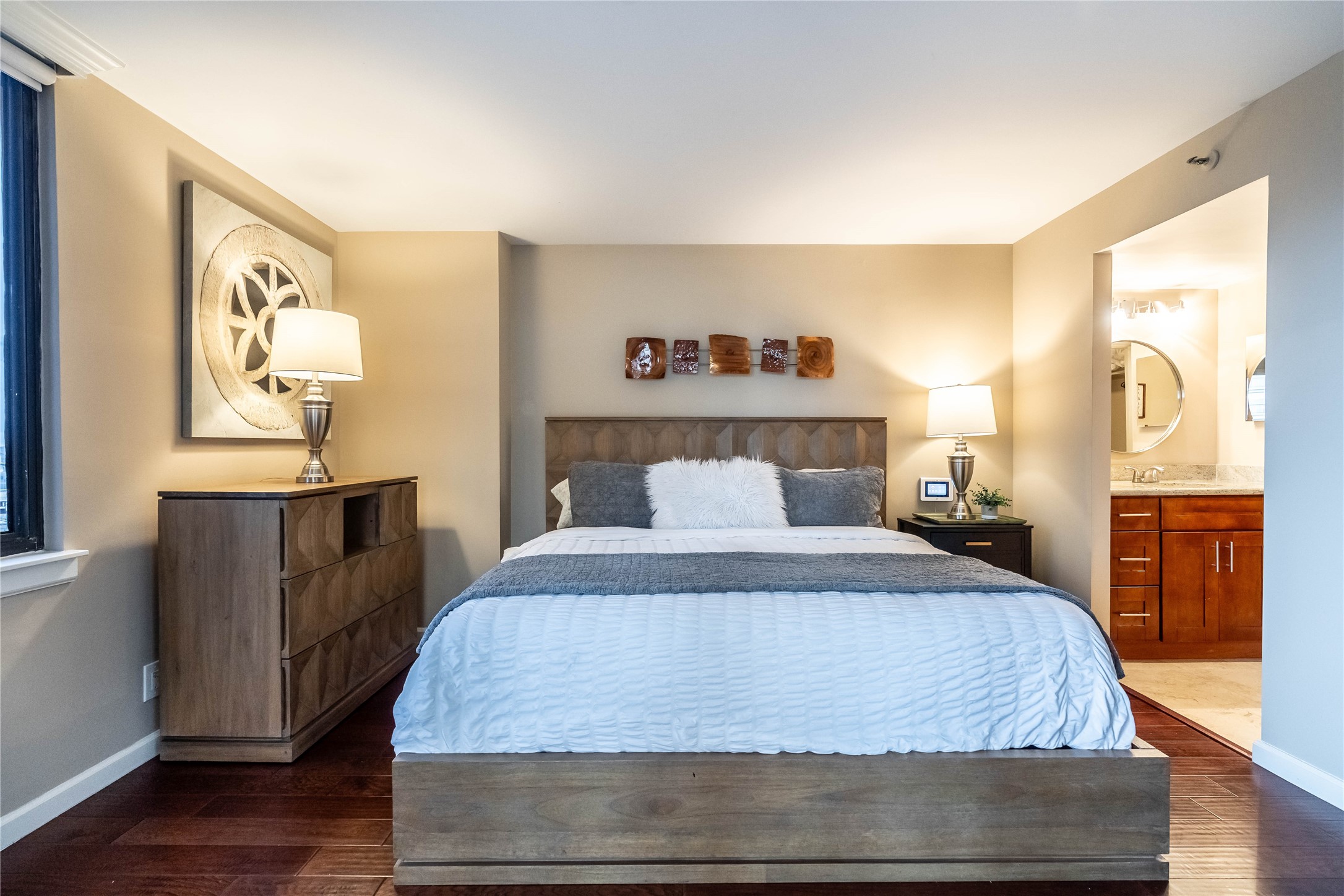 3525 Sage Road, Unit 1009 Houston, TX 77056 - Photo 10 of 23 a bedroom with a bed and a window