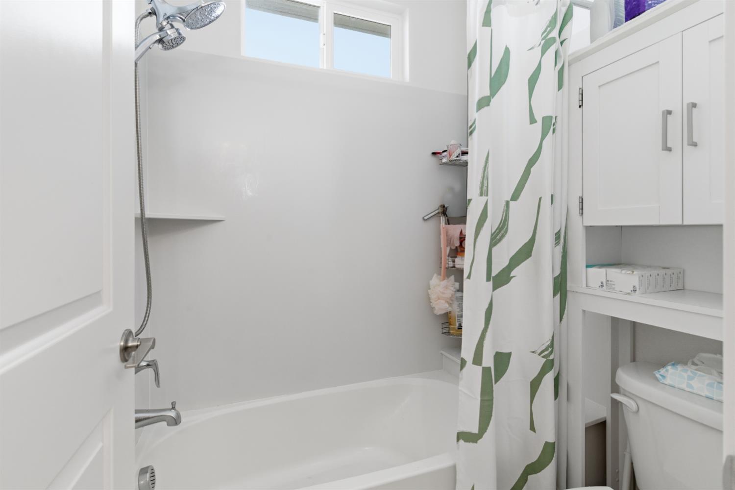 3233 Kipling Drive Lathrop, CA 95330 - Photo 30 of 39 a bathroom with a bathtub a sink and a shower