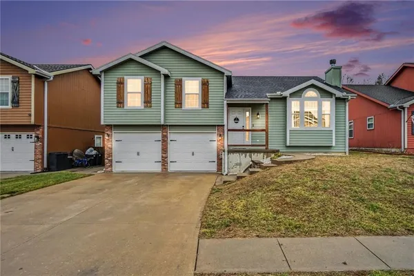 $340,000 | 2204 Meadow Trail, St. Joseph, MO 64503