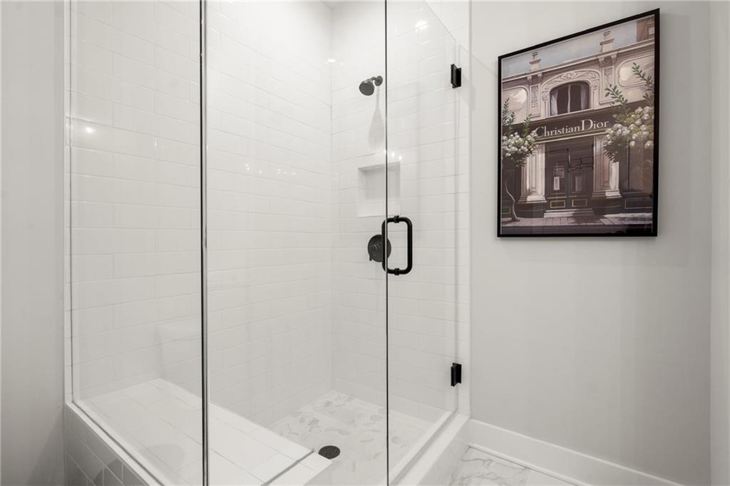 146 Chestnut Circle Atlanta, GA 30342 - Photo 10 of 32