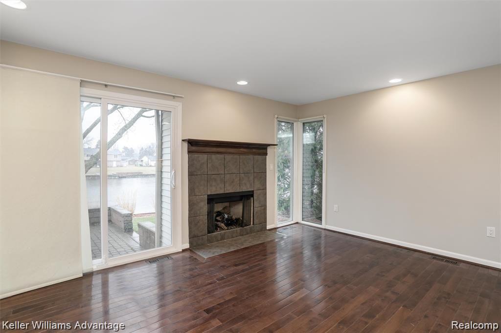 40567 Village Wood Road Novi, MI 48375 - Photo 13 of 32 Breakfast nook with fireplace
