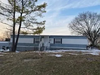 a house view with backyard space