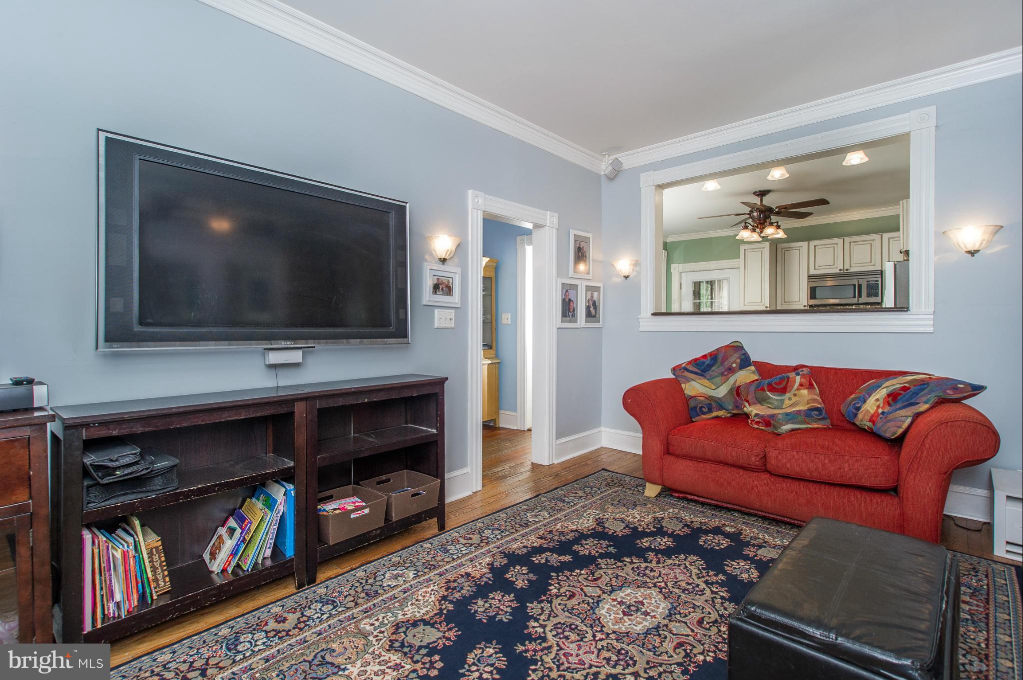 5005 Roland Avenue Baltimore, MD 21210 - Photo 8 of 30 Living Room