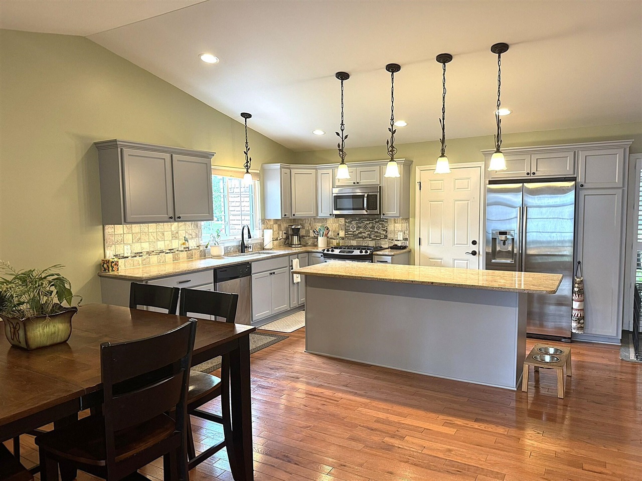 39889 Coronation Road Canton, MI 48188 - Photo 14 of 51