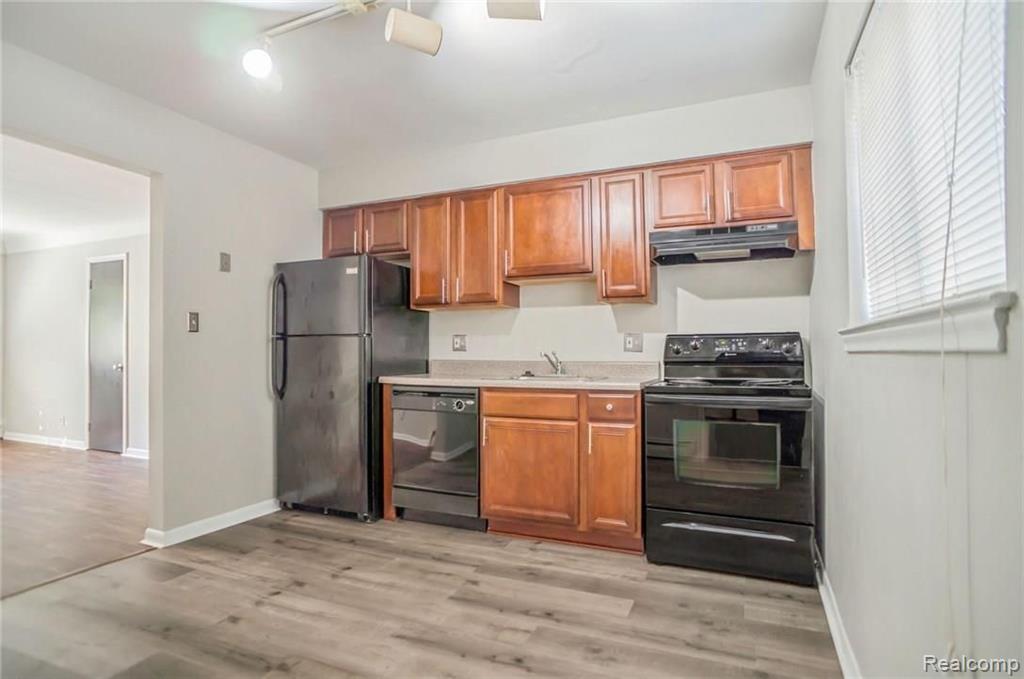 629 West Maple Road, Unit 6299 Clawson, MI 48017 - Photo 6 of 23