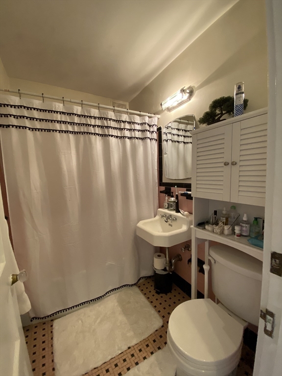 9 Braemore Road, Unit 9 Boston, MA 02135 - Photo 7 of 10