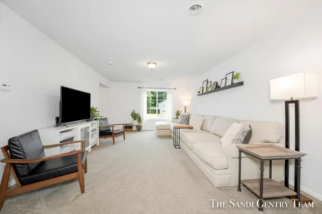 $349,900 | 568 River Hills Drive, Newaygo, MI 49337