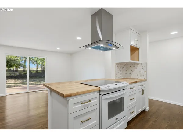 $405,000 | 18640 Southeast Yamhill Circle, Portland, OR 97233