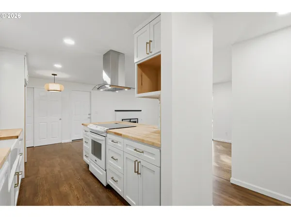 $405,000 | 18640 Southeast Yamhill Circle, Portland, OR 97233