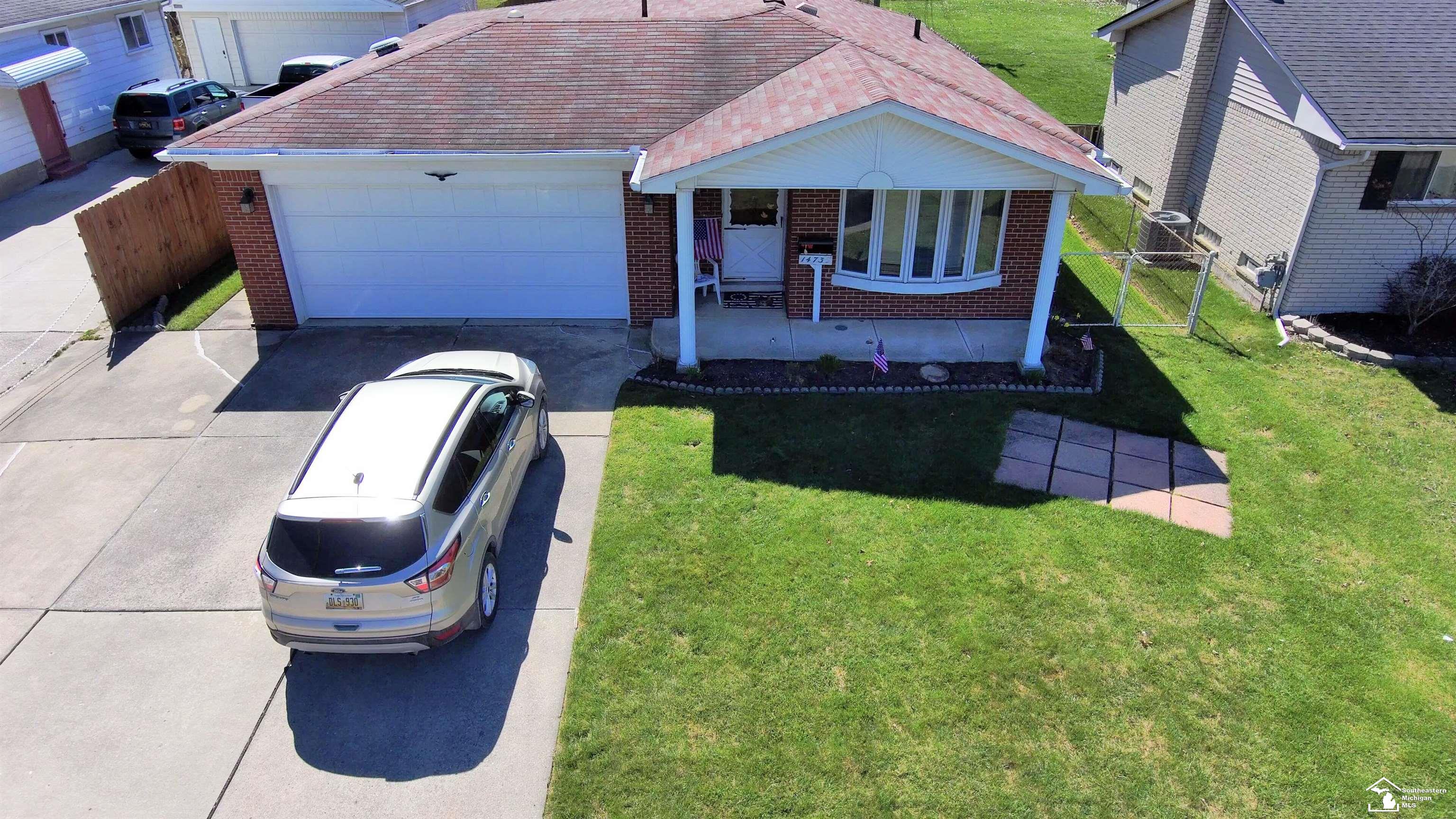14739 Pennsylvania Road Riverview, MI 48193 - Photo 2 of 20 50140602-4d8c1c36-6636-47e7-861d-f58269af087d.JPG