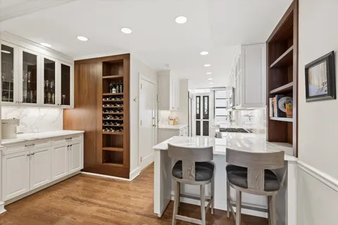 $1,100,000 | 1120 North Lake Shore Drive, Unit 16B, Chicago, IL 60611