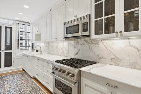 $1,100,000 | 1120 North Lake Shore Drive, Unit 16B, Chicago, IL 60611