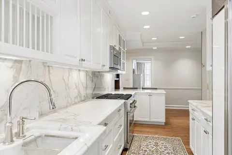 $1,100,000 | 1120 North Lake Shore Drive, Unit 16B, Chicago, IL 60611