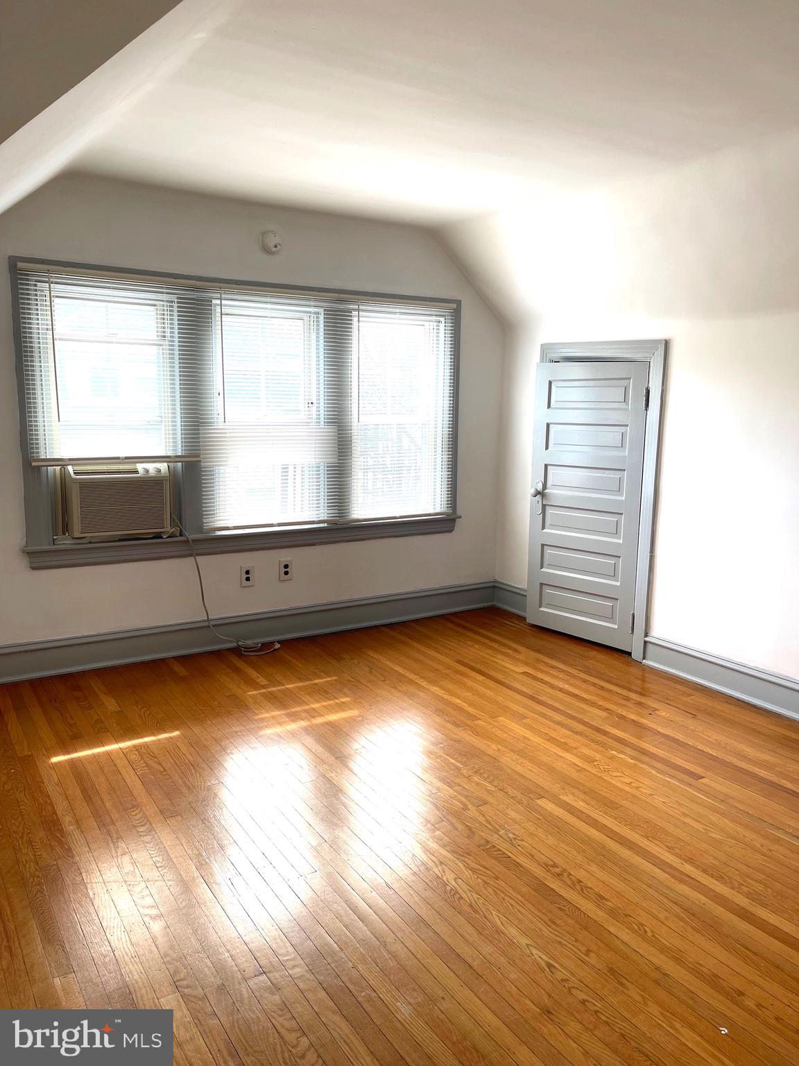 215 South Easton Road Glenside, PA 19038 - Photo 6 of 18 Living Room