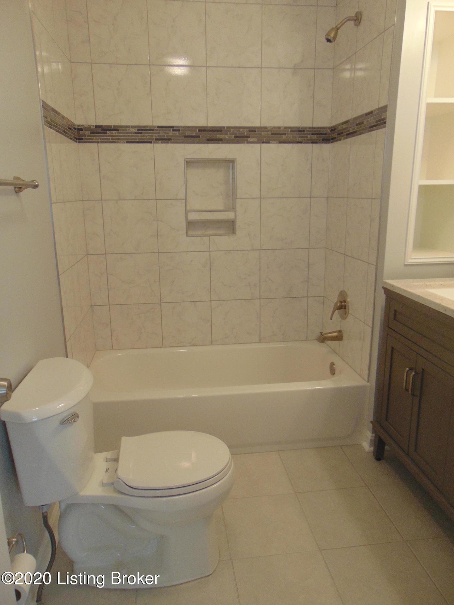 9244 Chenault Road Louisville, KY 40272 - Photo 14 of 29 DSC03546