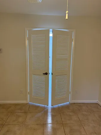 a view of room with shower