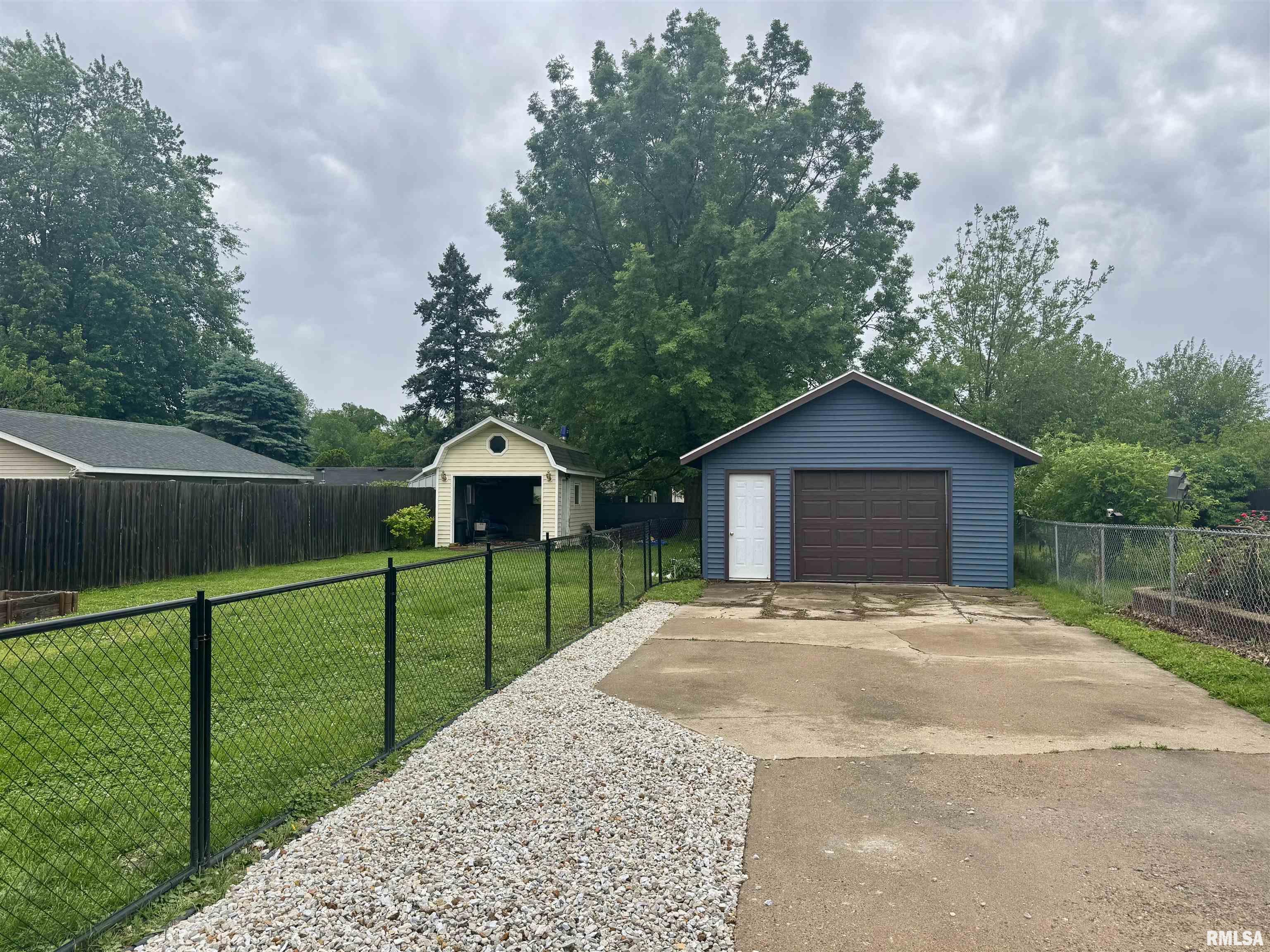 388 West Maple Street Canton, IL 61520 - Photo 35 of 38