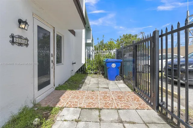 $2,390 | 508 Northwest 11th Street, Unit 1, Miami, FL 33136