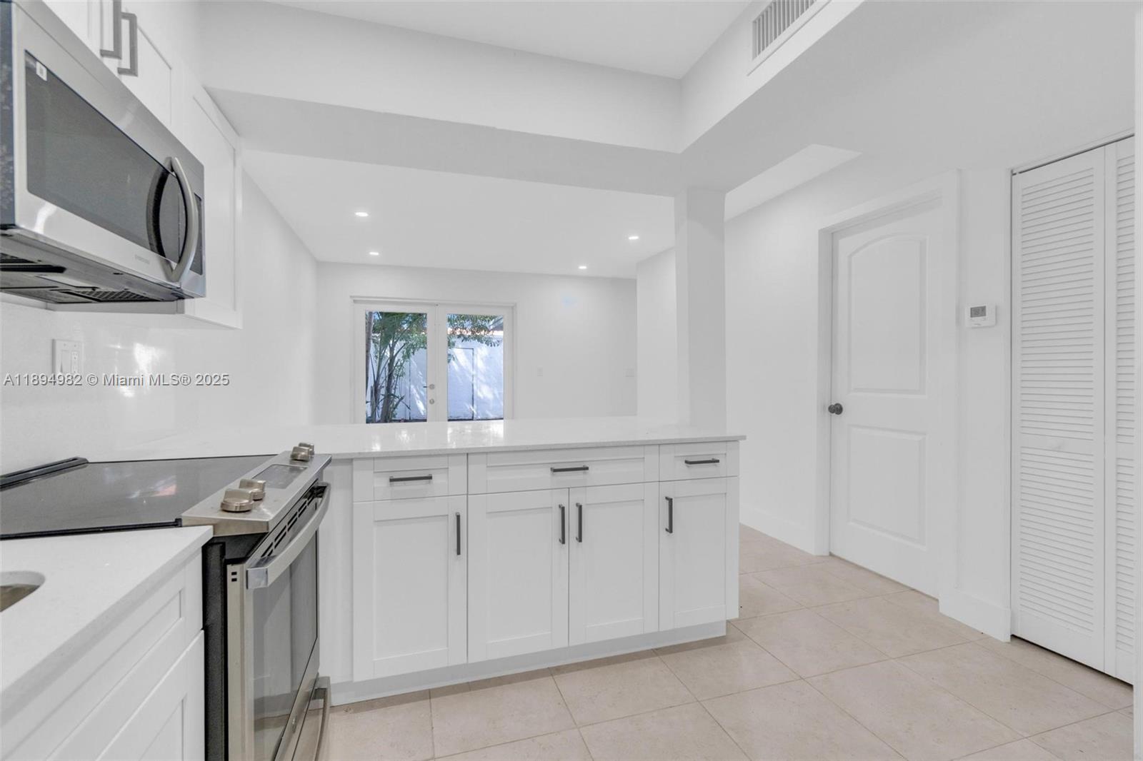 508 Northwest 11th Street, Unit 1 Miami, FL 33136 - Photo 3 of 33