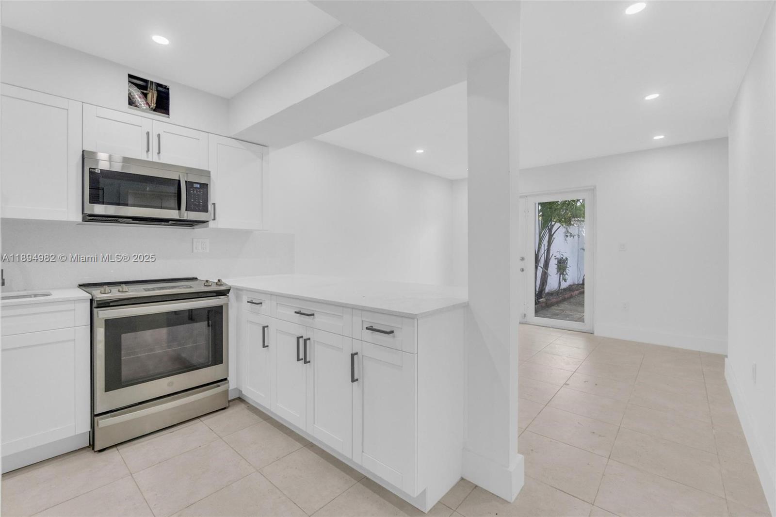 508 Northwest 11th Street, Unit 1 Miami, FL 33136 - Photo 5 of 33