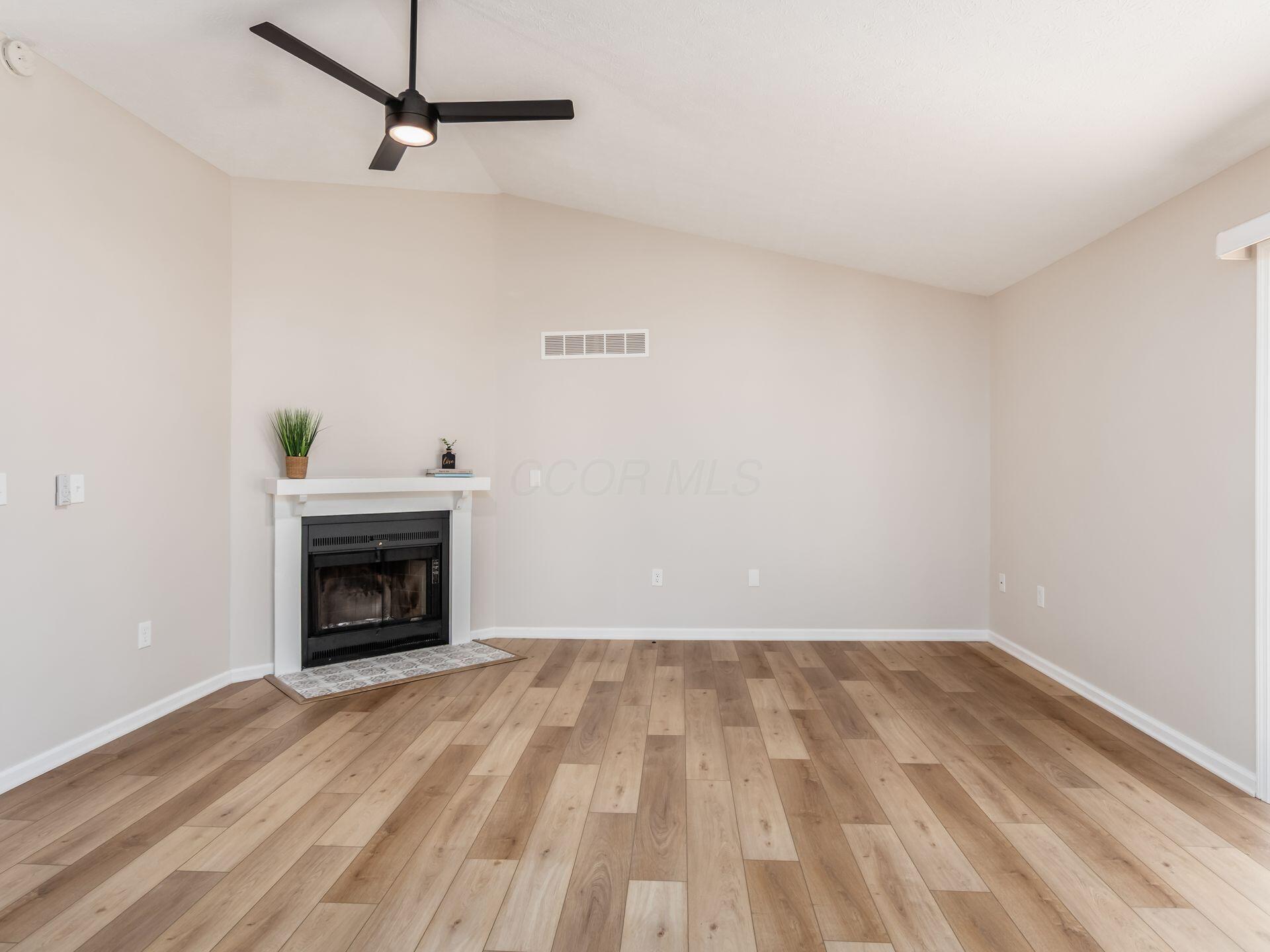 449 Senate Avenue Delaware, OH 43015 - Photo 6 of 31 Great Room with Vaulted Ceilings