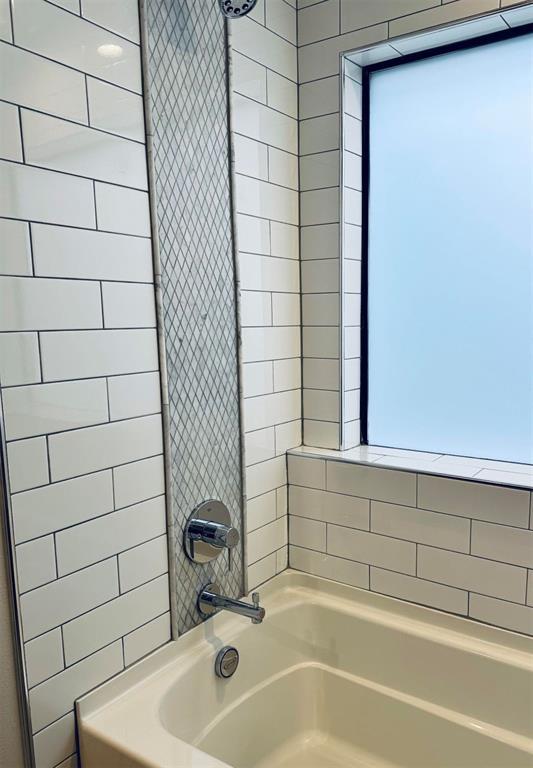 5100 Verde Valley Lane, Unit 135 Dallas, TX 75254 - Photo 15 of 26 Decorative tile on the bath/shower surround