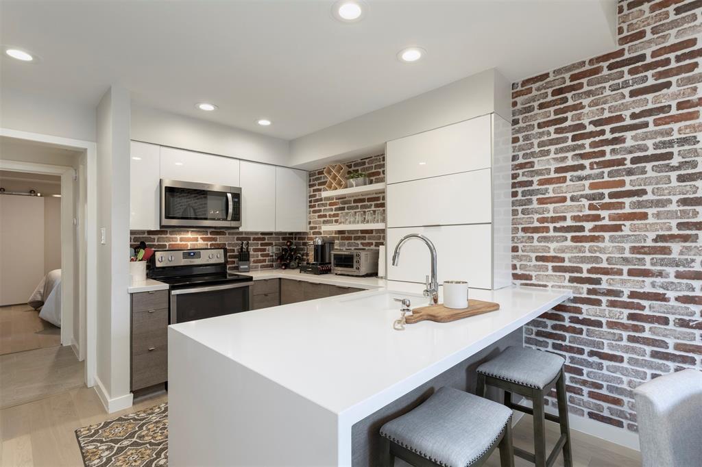 5100 Verde Valley Lane, Unit 135 Dallas, TX 75254 - Photo 6 of 26 Waterfall quartz countertop