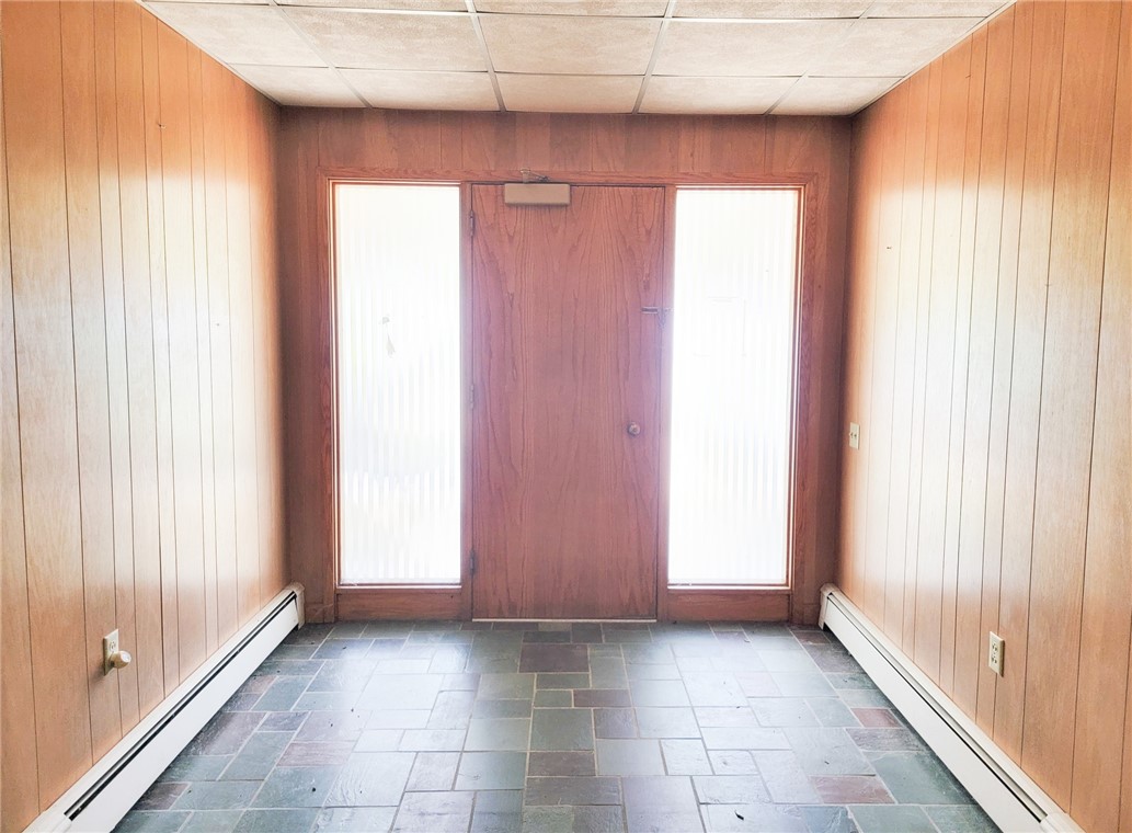 10 South Lewis Street Auburn, NY 13021 - Photo 2 of 29 Front Foyer