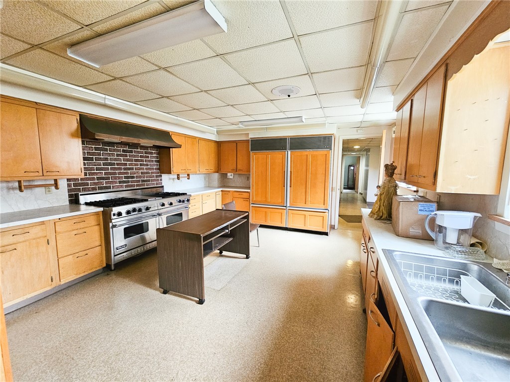 10 South Lewis Street Auburn, NY 13021 - Photo 5 of 29 Kitchen 3