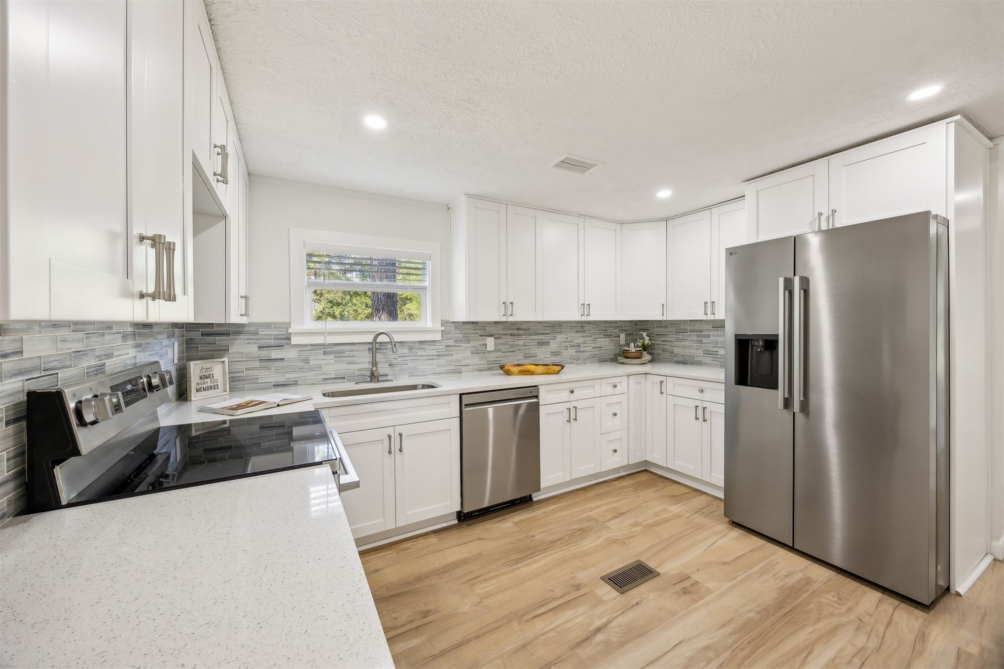 95539 Tyson Road Fernandina Beach, FL 32034 - Photo 11 of 38 The kitchen is brand new with quartz counters and coordinating tile backsplash ...