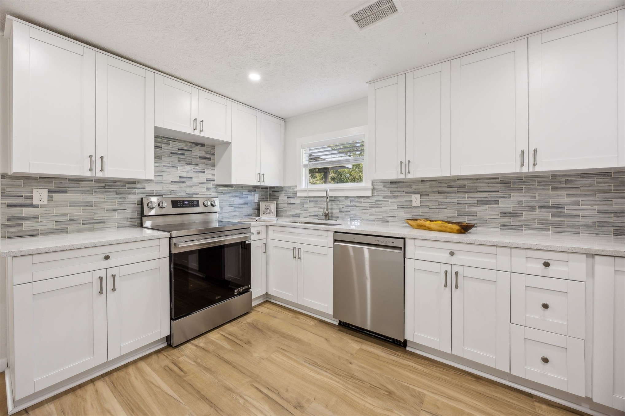 95539 Tyson Road Fernandina Beach, FL 32034 - Photo 13 of 38 ... and all new cabinets and fixtures!