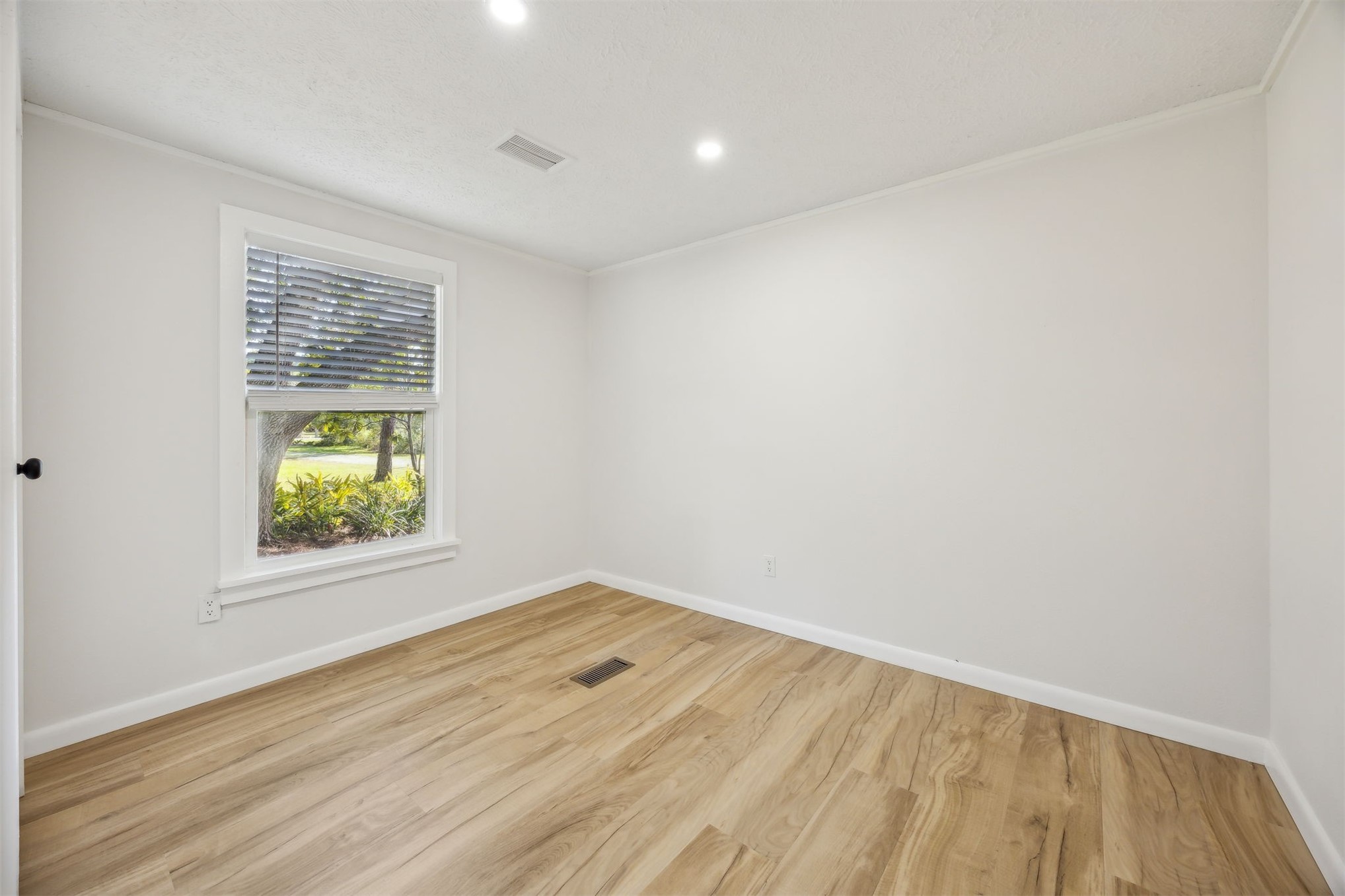 95539 Tyson Road Fernandina Beach, FL 32034 - Photo 17 of 38 There are three guest bedrooms ...