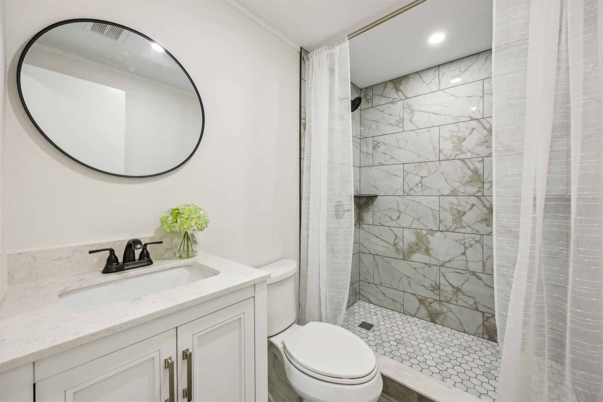 95539 Tyson Road Fernandina Beach, FL 32034 - Photo 21 of 38 The guest bath is also completely renovated ...