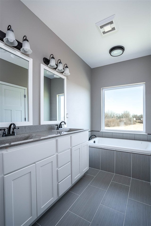 407 Ridge View Drive West Branch, IA 52358 - Photo 9 of 17 Gallery Image 9