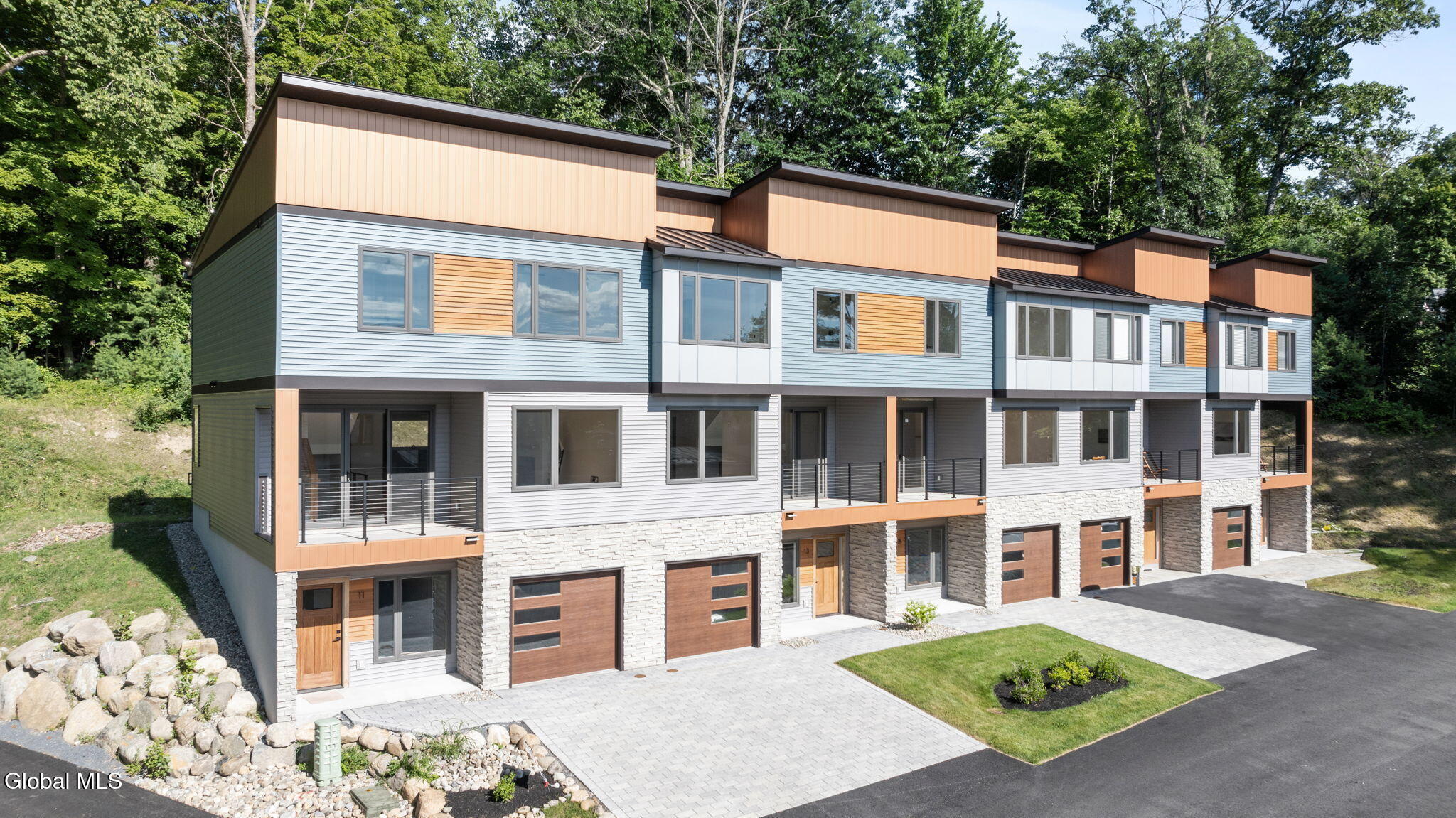 15 Footpath Way Lake George, NY 12845 - Photo 3 of 50 1