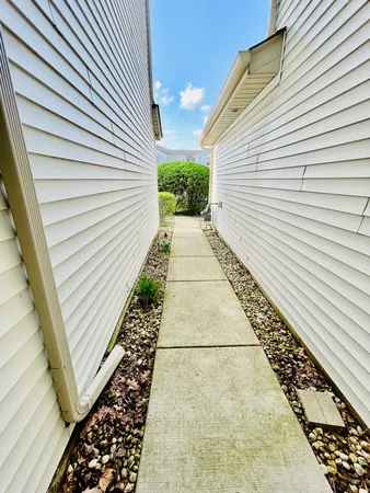 $2,400 | 14857 West Victoria Crossing, Unit 14857, Lockport, IL 60441