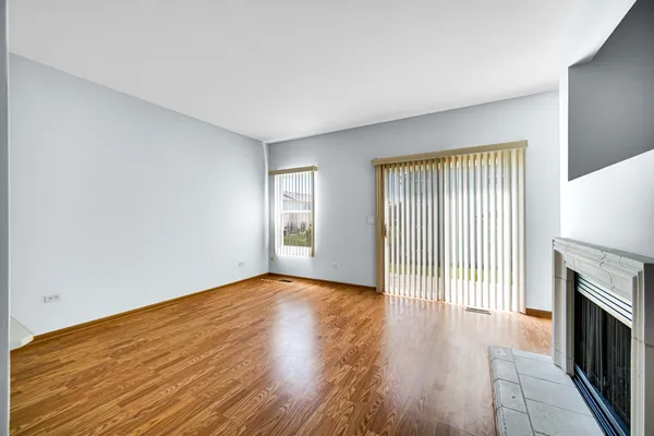 $2,400 | 14857 West Victoria Crossing, Unit 14857, Lockport, IL 60441
