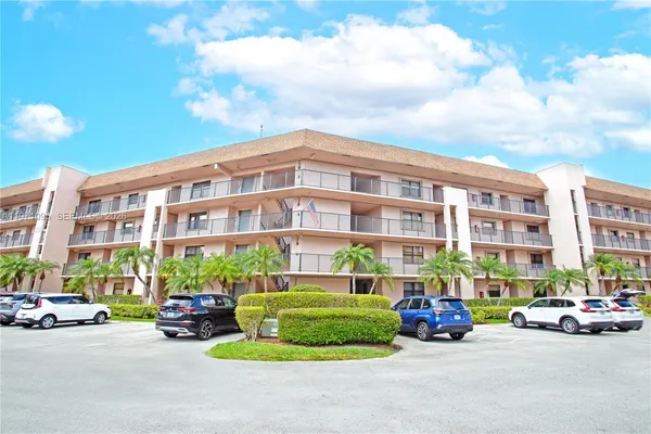 $240,000 | 10207 Sunrise Lakes Boulevard, Unit 204, Sunrise, FL 33322