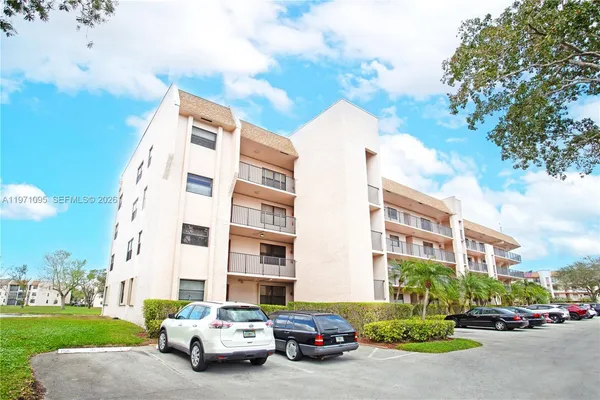 $240,000 | 10207 Sunrise Lakes Boulevard, Unit 204, Sunrise, FL 33322