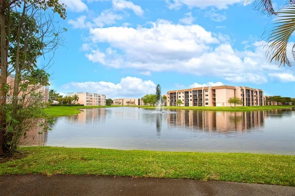 $240,000 | 10207 Sunrise Lakes Boulevard, Unit 204, Sunrise, FL 33322