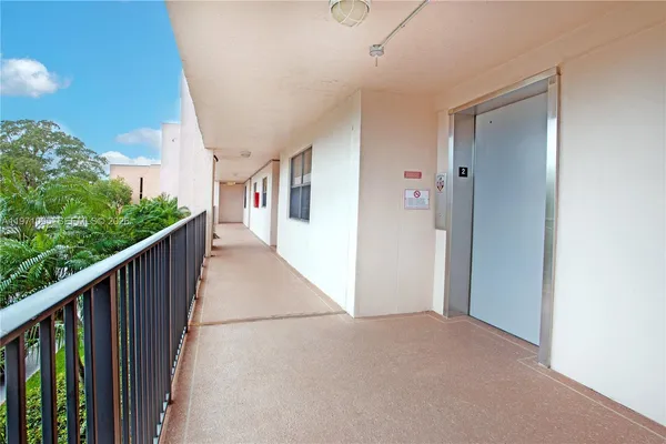 $240,000 | 10207 Sunrise Lakes Boulevard, Unit 204, Sunrise, FL 33322