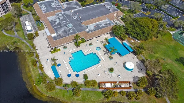 $240,000 | 10207 Sunrise Lakes Boulevard, Unit 204, Sunrise, FL 33322