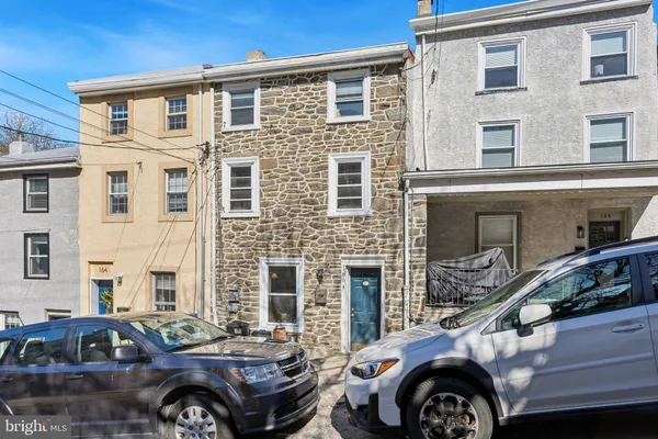 $2,150 | 166 Grape Street, Philadelphia, PA 19127