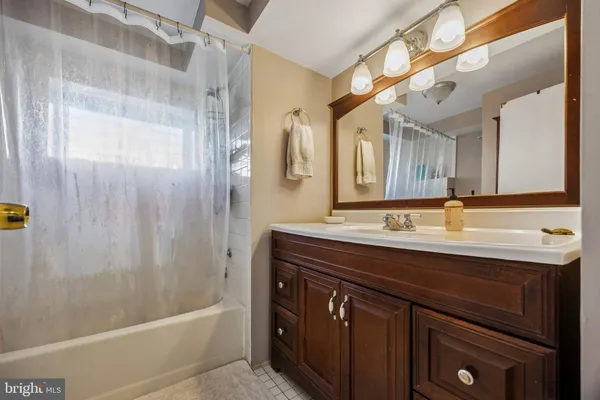 $2,150 | 166 Grape Street, Philadelphia, PA 19127