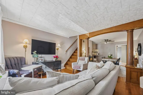 $2,150 | 166 Grape Street, Philadelphia, PA 19127