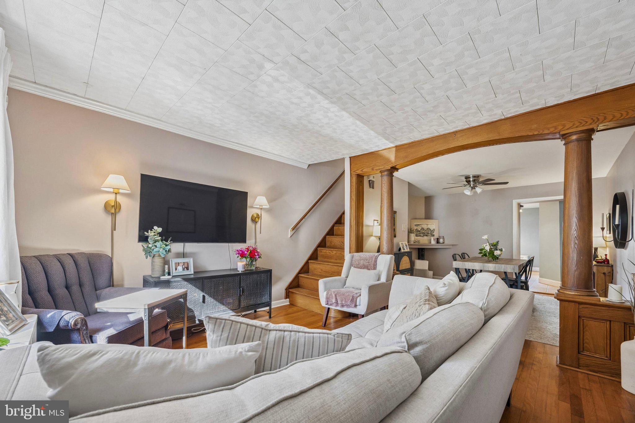 166 Grape Street Philadelphia, PA 19127 - Photo 2 of 14