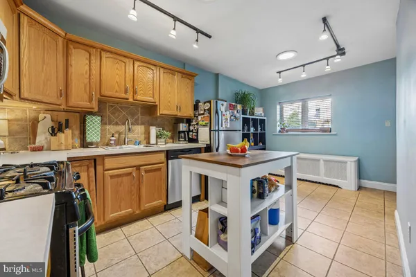 $2,150 | 166 Grape Street, Philadelphia, PA 19127