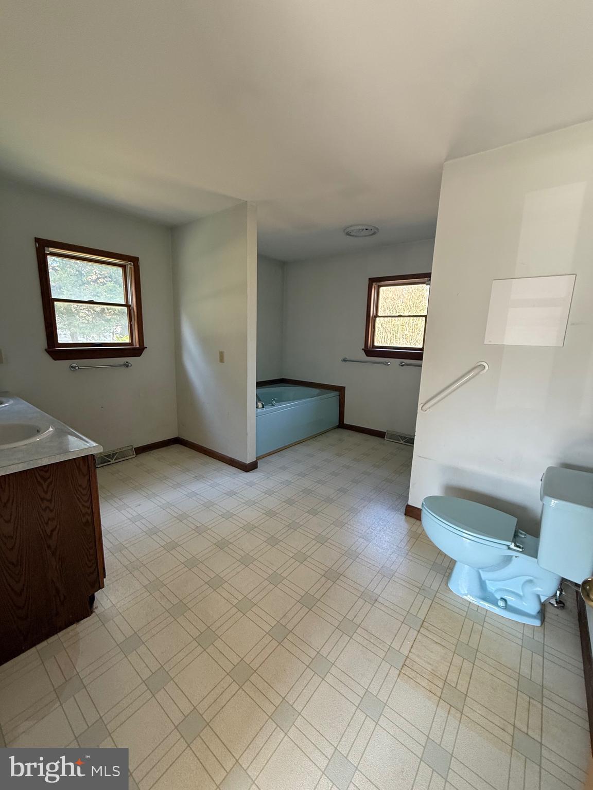 24 Cedar Road Pittsgrove, NJ 08318 - Photo 34 of 43 Master bathroom