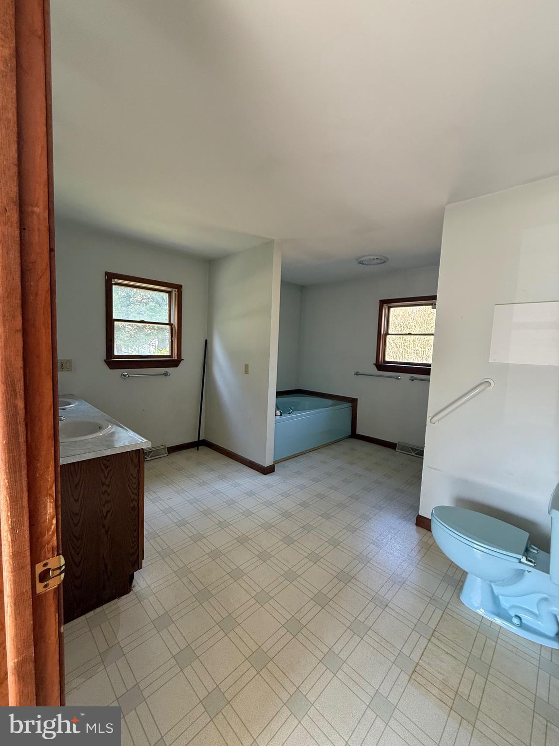24 Cedar Road Pittsgrove, NJ 08318 - Photo 37 of 43 Master bathroom