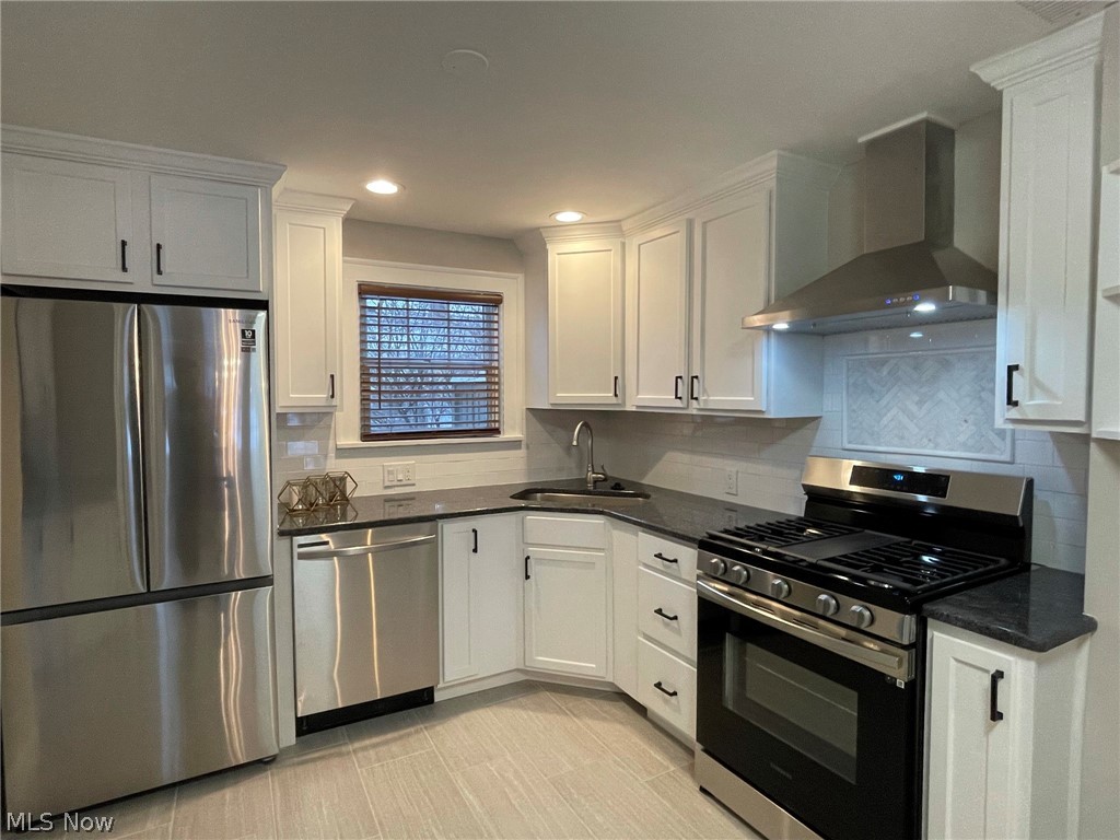 3326 Ardmore Road Cleveland, OH 44120 - Photo 5 of 32